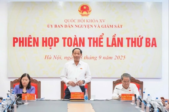 Phó Chủ tịch Quốc hội, Thượng tướng Trần Quang Phương dự Phiên họp toàn thể Ủy ban Dân nguyện và Giám sát