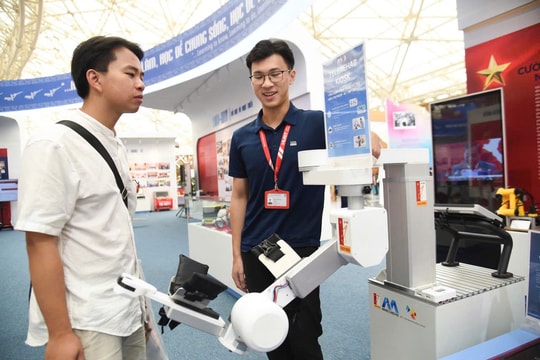 Triển lãm "80 năm giáo dục và đào tạo phát triển đất nước"