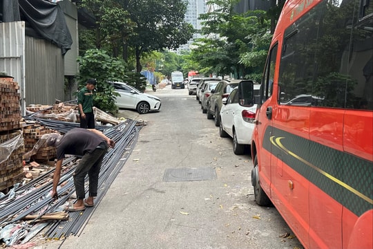 Phường Cầu Giấy (Hà Nội): Lòng đường, vỉa hè bị biến thành bãi đỗ xe tự phát