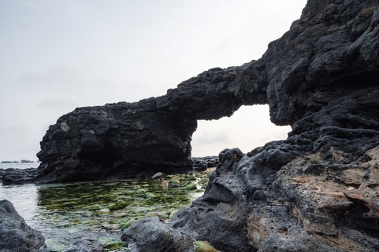 Thắng cảnh Cổng Tò Vò ở Lý Sơn được xếp hạng Di tích Quốc gia