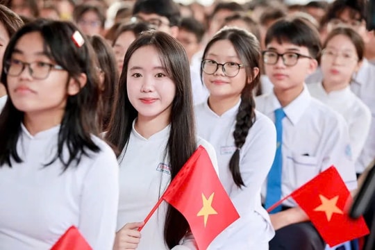 Bí thư TP. Hồ Chí Minh hỏi về việc học thứ Bảy sau khi nhận tin nhắn của phụ huynh