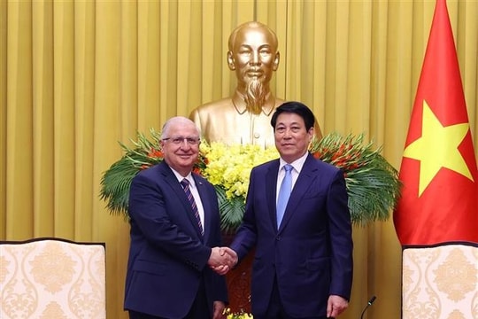 State President greets Defence Minister of Türkiye