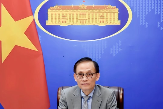 Acting FM holds phone talks with Cambodian Deputy PM, FM