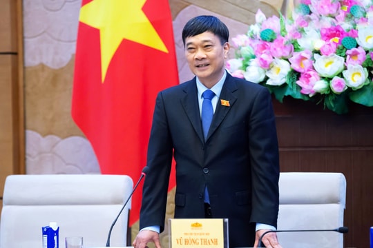 Phó Chủ tịch Quốc hội Vũ Hồng Thanh gặp mặt đại biểu Quốc hội tỉnh Quảng Ninh các khóa