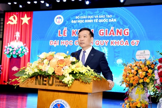 Giám đốc ĐH Kinh tế Quốc dân chia sẻ với tân sinh viên về cách thích ứng trong môi trường toàn cầu hóa