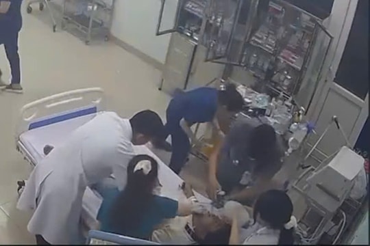 Ngưng tim ngay tại bệnh viện, người đàn ông được cứu sống ngoạn mục