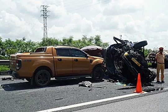 Khẩn trương cấp cứu các nạn nhân vụ tai nạn liên hoàn trên cao tốc Cầu Giẽ - Ninh Bình