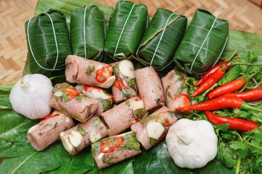 Uống rượu với lòng lợn và nem chua nhiều lần, người đàn ông mắc liên cầu lợn