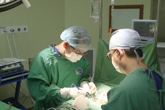 Phát hiện ung thư tuyến giáp nhờ khám sức khoẻ tổng quát, bác sĩ cảnh báo