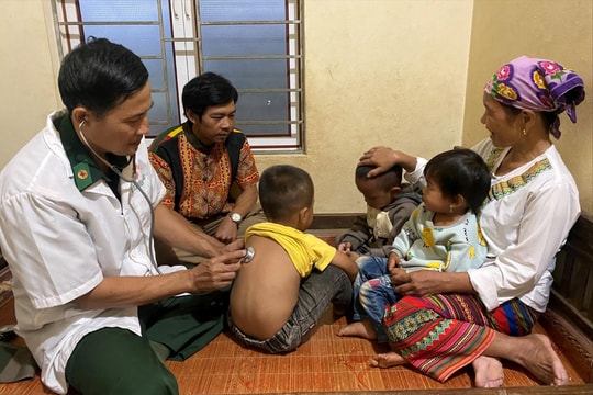 Chuyện về bác sĩ Quân y cắm bản dưới đỉnh Giăng Màn