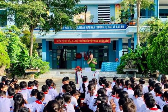 Đắk Lắk: Công an xã Tây Sơn tuyên truyền pháp luật, nâng cao nhận thức cho học sinh