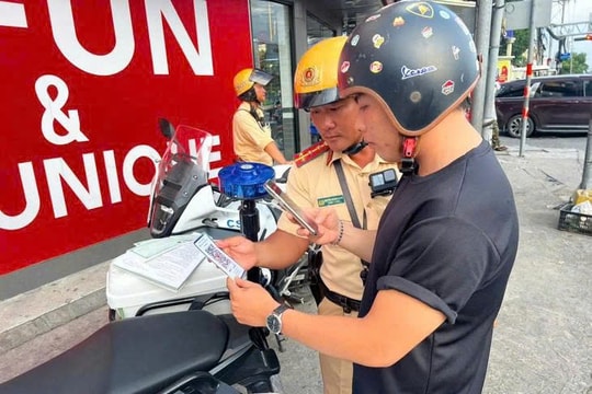 TP. Hồ Chí Minh: Người dân đóng phạt vi phạm giao thông tại chỗ thông qua mã QR Code