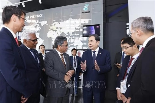 NA Chairman visits Malaysia’s Petronas, seeks stronger energy cooperation