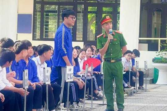 Hà Nội: Công an phường Tây Mỗ tuyên truyền pháp luật về trật tự, an toàn giao thông cho hơn 1.500 em học sinh