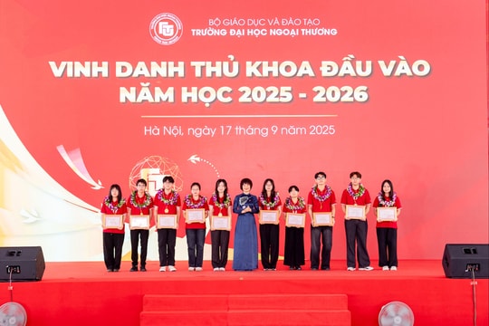 Thành tích đáng nể của 10 Thủ khoa đầu vào Trường Đại học Ngoại thương năm 2025