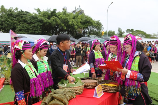 Mọi người dân đều được hưởng thành quả phát triển