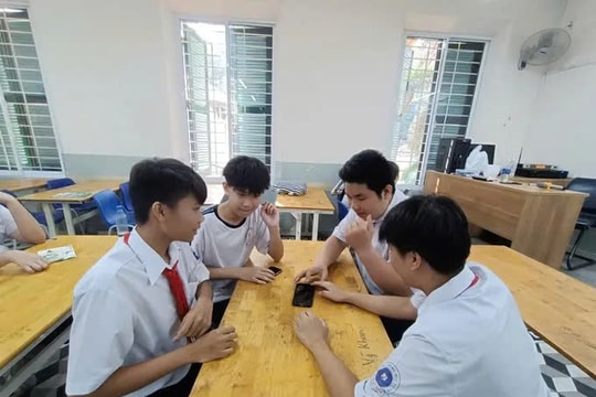 TP. Hồ Chí Minh: Dự kiến thí điểm "Giờ ra chơi không điện thoại" từ tháng 1/2026