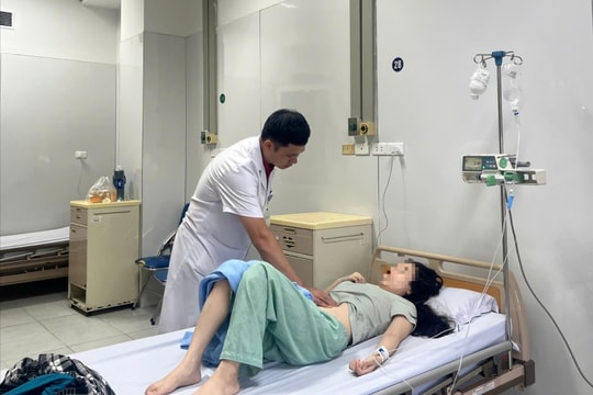 Bác sĩ cảnh báo: Chảy máu đường tiêu hóa do thường xuyên thức khuya xem điện thoại