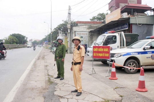 Hà Nội: CSGT phối hợp Công an cơ sở, bảo đảm an toàn đường sắt cho học sinh