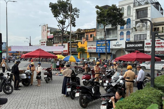 TP. Hồ Chí Minh: Xử phạt nhiều trường hợp đi xe máy trên vỉa hè