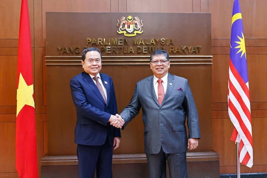 Chủ tịch Quốc hội Trần Thanh Mẫn hội đàm với Chủ tịch Hạ viện Malaysia
