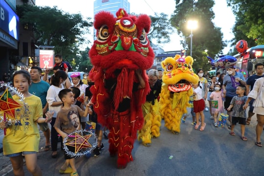 Lễ hội Trung thu 2025: Diễu hành đường phố “Đêm hội Trăng rằm” tại Hà Nội