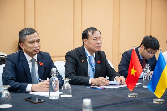 Chủ nhiệm Ủy ban Quốc phòng, An ninh và Đối ngoại, Thượng tướng Lê Tấn Tới tiếp Chủ nhiệm Ủy ban Đối ngoại và Quan hệ nghị viện Ukraina