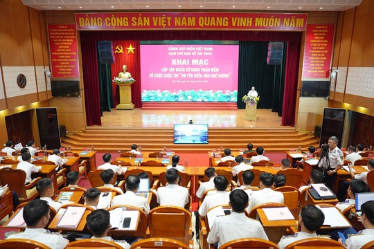 Cảnh sát biển Việt Nam khai mạc lớp tập huấn sử dụng phần mềm tổ chức Cuộc thi “Em yêu biển, đảo quê hương”