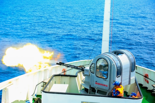 Vùng Cảnh sát biển 3 diễn tập bắn đạn thật quy mô lớn trên biển