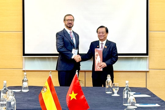 Phó Chủ tịch Quốc hội Lê Minh Hoan gặp Phó Chủ tịch thứ nhất Thượng viện Tây Ban Nha