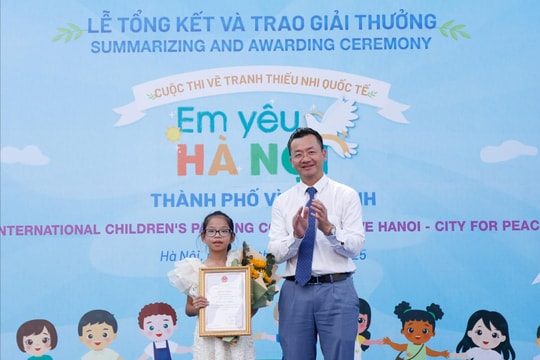 Trao giải cuộc thi vẽ tranh "Em yêu Hà Nội - Thành phố vì hòa bình"