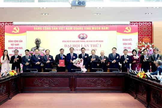 Hoàn thiện thể chế, pháp luật, tăng cường quốc phòng, an ninh, đối ngoại, đáp ứng yêu cầu nhiệm vụ bảo vệ Tổ quốc trong tình hình mới