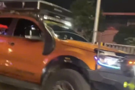 CSGT Hà Nội xử phạt tài xế lắp thêm đèn phía trước xe ô tô