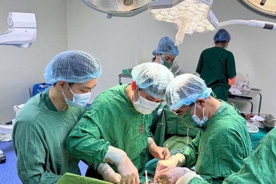 Cứu sống thiếu niên 16 tuổi vỡ gan, mất 2,5 lít máu sau chấn thương bụng kín