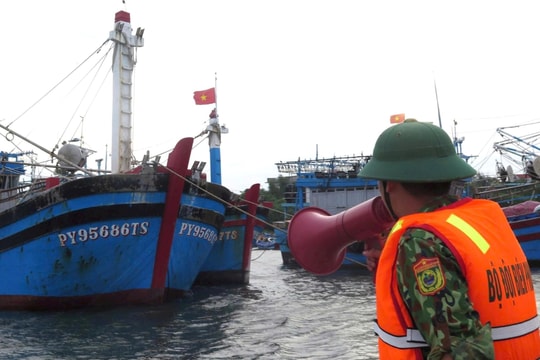 Đắk Lắk: Bộ đội Biên phòng chủ động phòng, chống bão số 9 (Ragasa) đảm bảo an toàn cho ngư dân