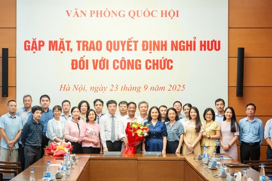 Ghi nhận đóng góp, trao quyết định nghỉ hưu cho Phó Vụ trưởng Vụ Hành chính Vương Thế Vinh