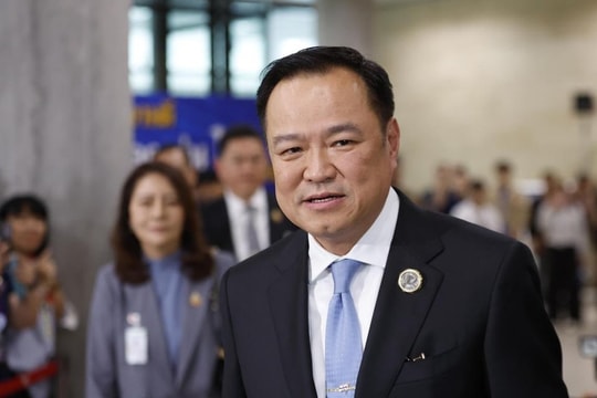 Thai PM pledges to dissolve parliament within four months
