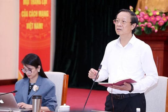 Thứ trưởng Bộ GD-ĐT: Cần có chính sách đãi ngộ thỏa đáng với giáo viên dạy tiếng Anh