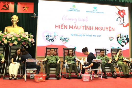 Cán bộ chiến sỹ Cụm thi đua số 7 (Bộ Công an) tham gia hiến máu tình nguyện