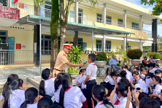 Đắk Lắk: Đẩy mạnh tuyên truyền pháp luật về an toàn giao thông trong trường học