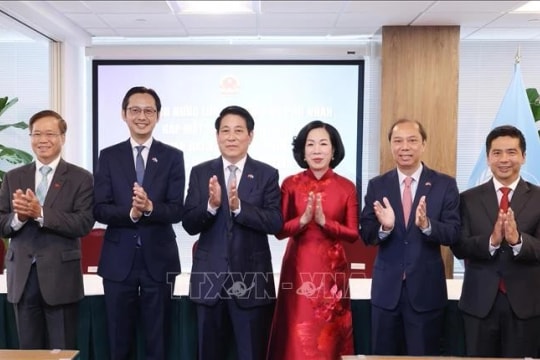 State leader meets with representatives of Vietnamese missions, community in US
