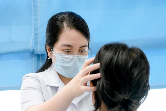 Tẩy nốt ruồi tại cơ sở thẩm mỹ Đông y, c ô gái phải nhập viện khẩn