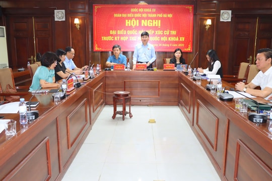 Đoàn ĐBQH thành phố Hà Nội tiếp xúc cử tri trước Kỳ họp thứ Mười