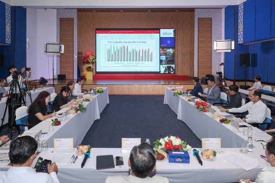 Kinh tế Việt Nam 2025: Nhiều điểm sáng nhưng vẫn cần tháo gỡ “điểm nghẽn”