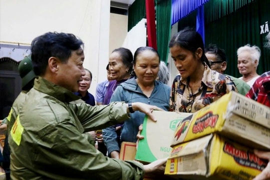 Phó Thủ tướng Trần Hồng Hà chỉ đạo công tác phòng chống bão số 10 tại Hà Tĩnh