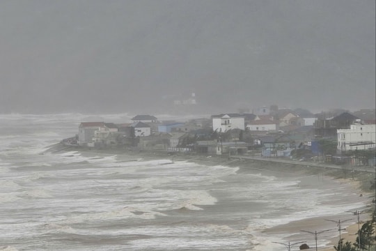 Bão số 10 BUALOI làm 1 người chết, 4 người bị thương, nhiều nhà hư hỏng nặng