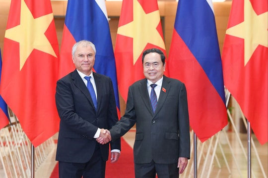 Chủ tịch Quốc hội Trần Thanh Mẫn chủ trì Lễ đón Chủ tịch Duma Quốc gia Quốc hội Liên bang Nga