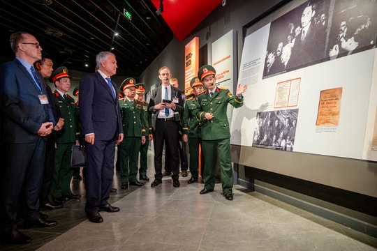 Chủ tịch Duma Quốc gia Nga thăm Bảo tàng Lịch sử Quân sự Việt Nam