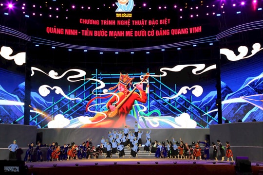 Phát triển văn hóa, con người, xây dựng nền văn hóa giàu bản sắc