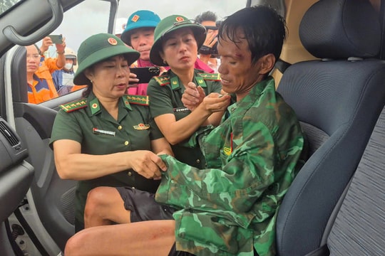 Quảng Trị: Tìm kiếm 3 thuyền viên mất tích trong vụ 2 tàu cá gặp nạn khi vào trú bão số 10